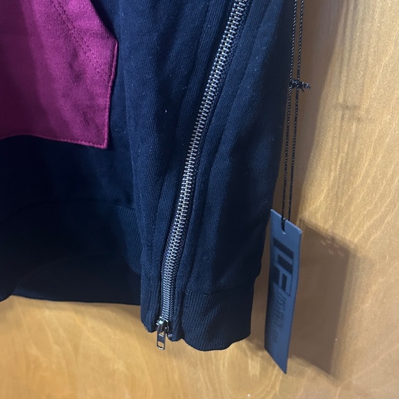 LF Black and Red Sleeveless Hoodie - Picture 5 of 5